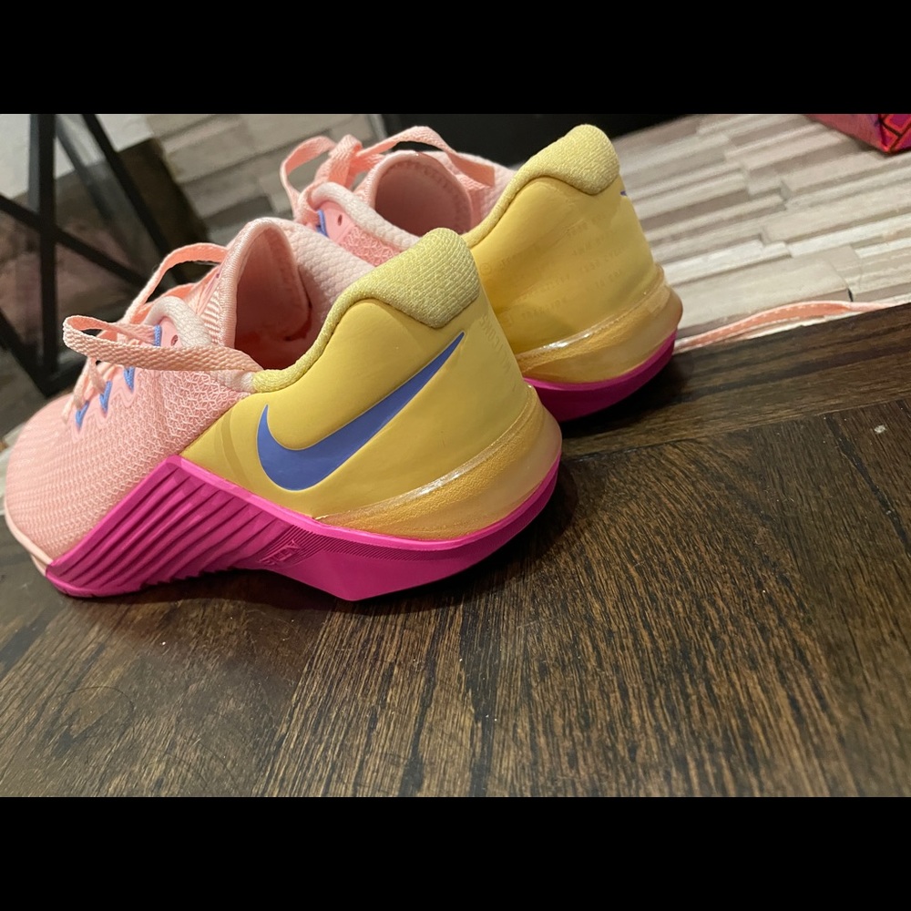 nike shoes - Picture 4 of 7